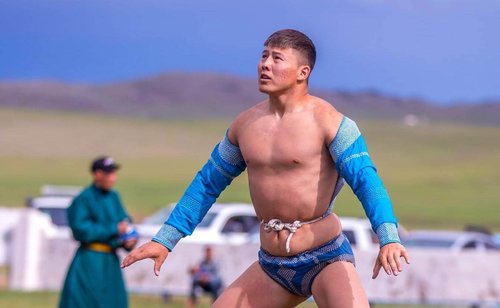 О.Доржсамбуу: Би анх аав, ах нарынхаа зодог шуудгаар гангардаг байлаа